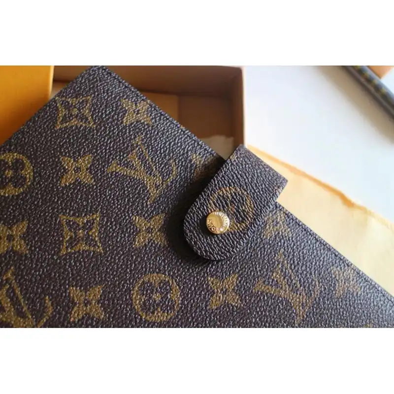 LV Bags 19T1L0554