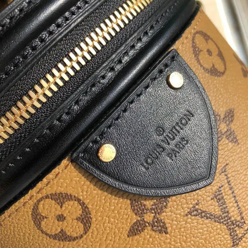 LV Bags 19T1L0555