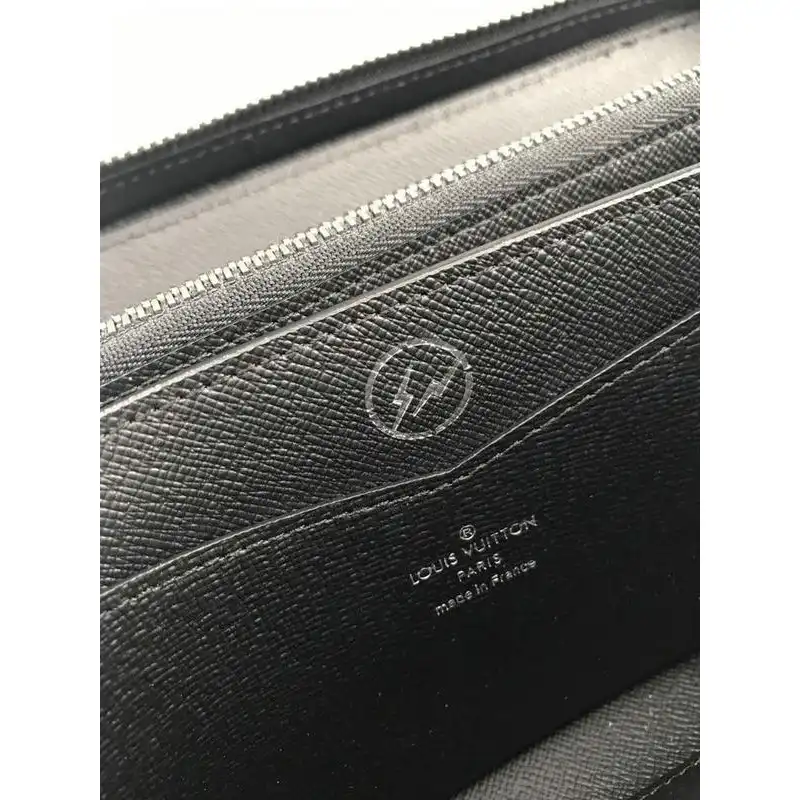 LV Bags 19T1L0574