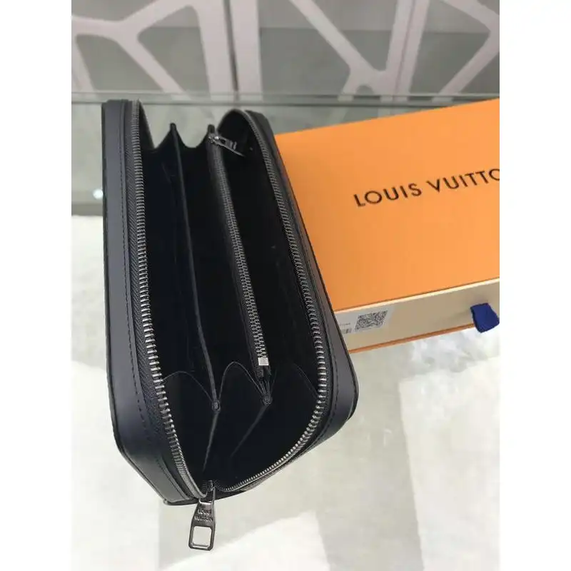 LV Bags 19T1L0574