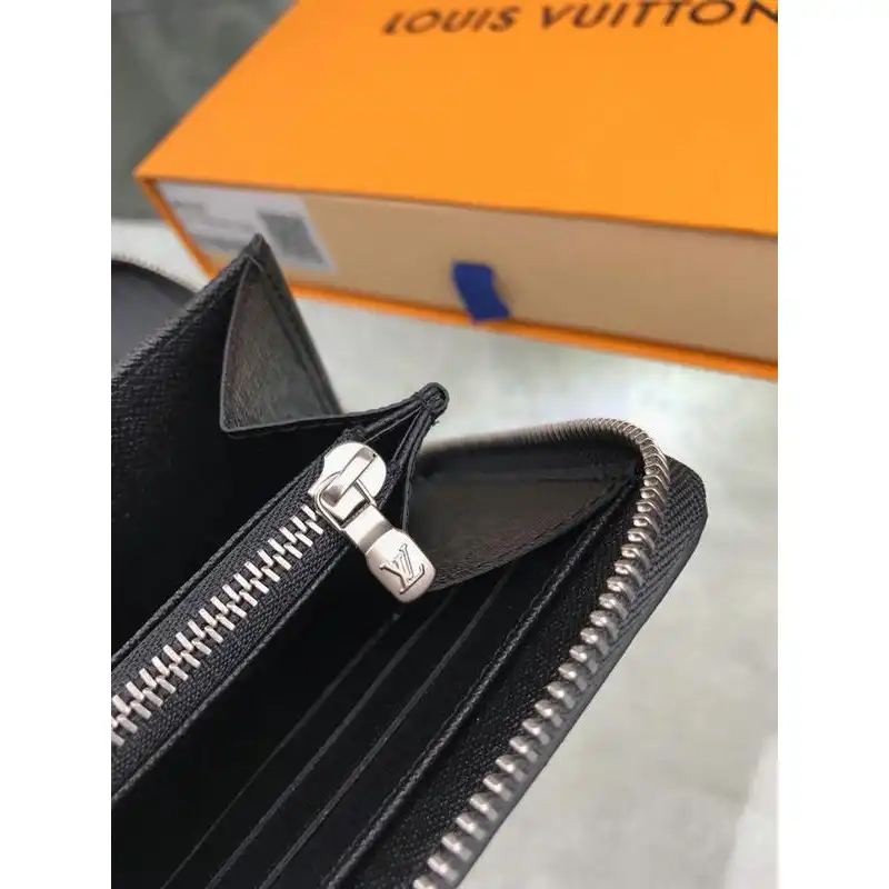 LV Bags 19T1L0588