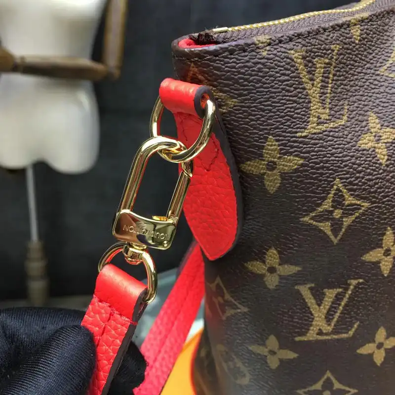 LV Bags 19T1L0608