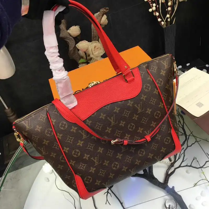 LV Bags 19T1L0608