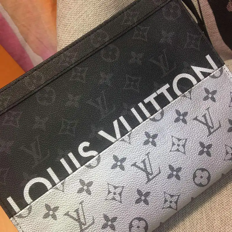 LV Bags 19T1L0609