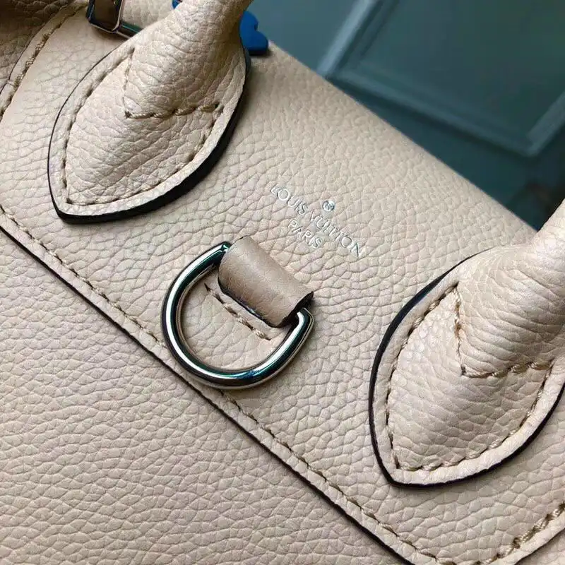 LV Bags 19T1L0630