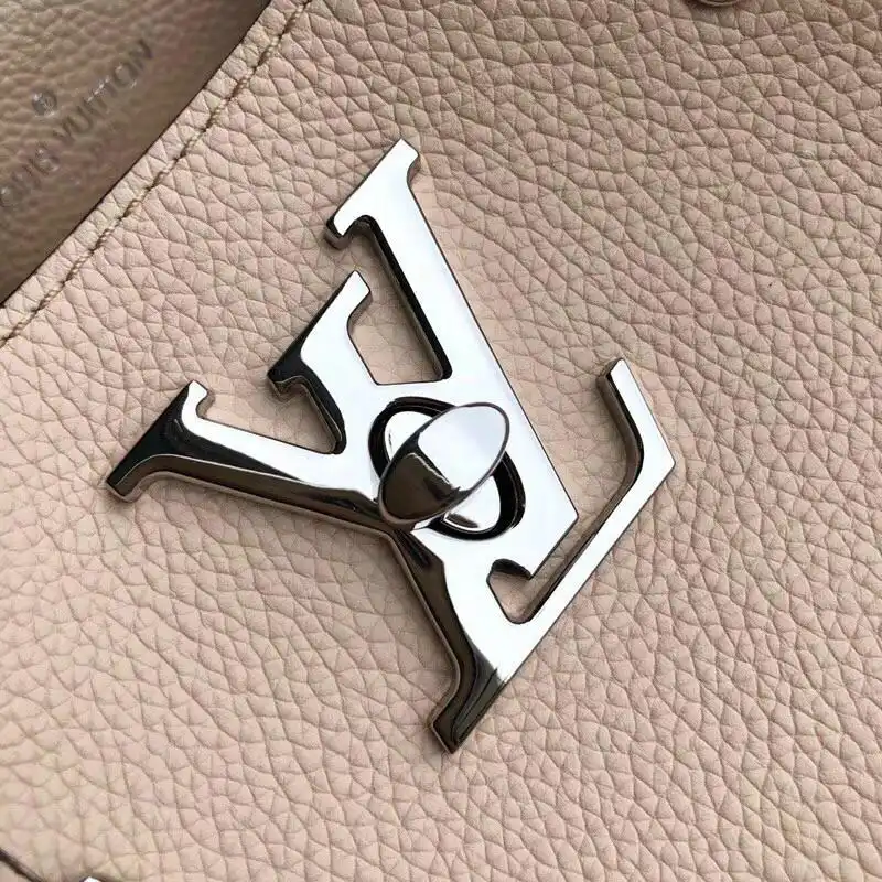 LV Bags 19T1L0631