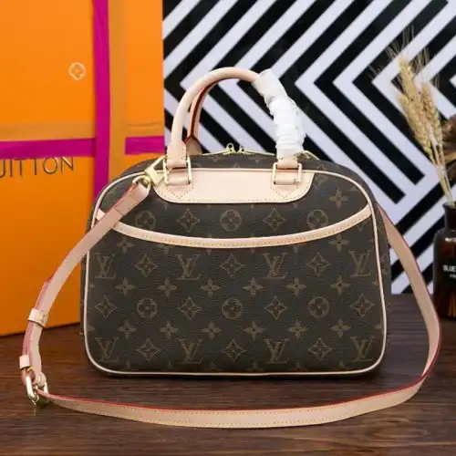 LV Bags 19T1L0028