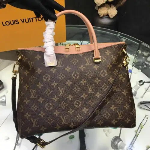 LV Bags 19T1L0032