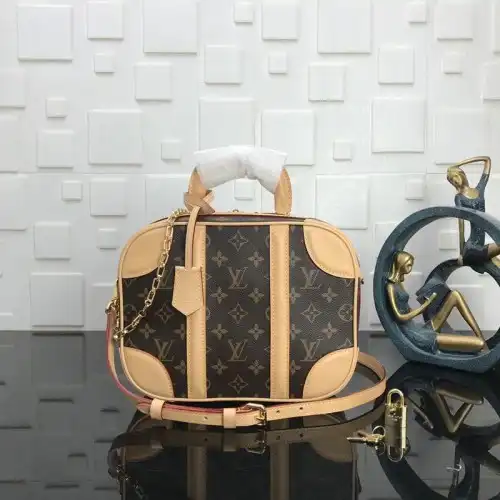 LV Bags 19T1L0041