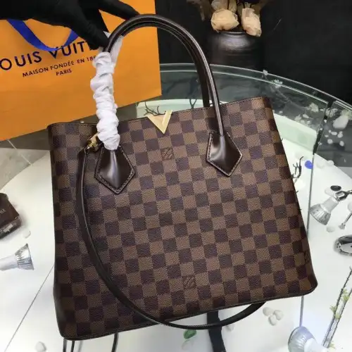 LV Bags 19T1L0045