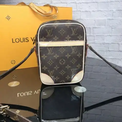 FASH LOUIS VUITTON Bags 19T1L0075