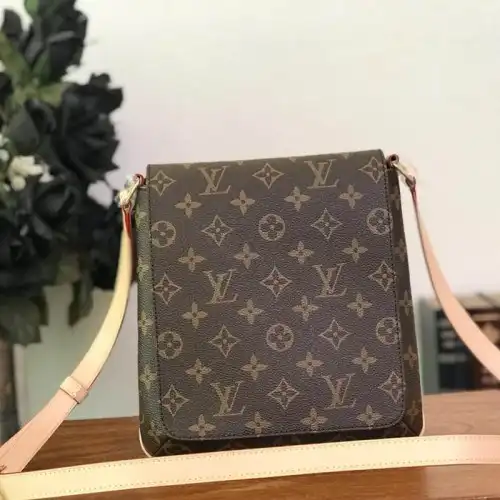 LV Bags 19T1L0108