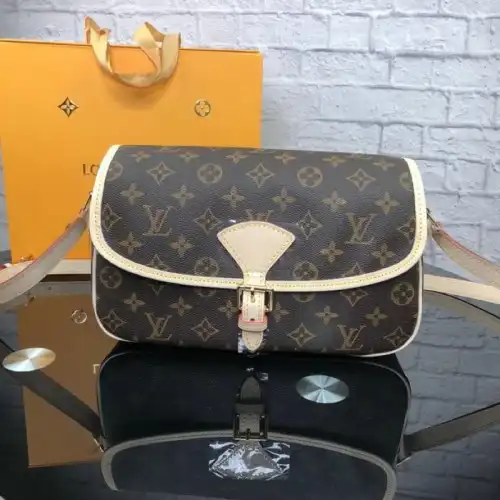 LV Bags 19T1L0129