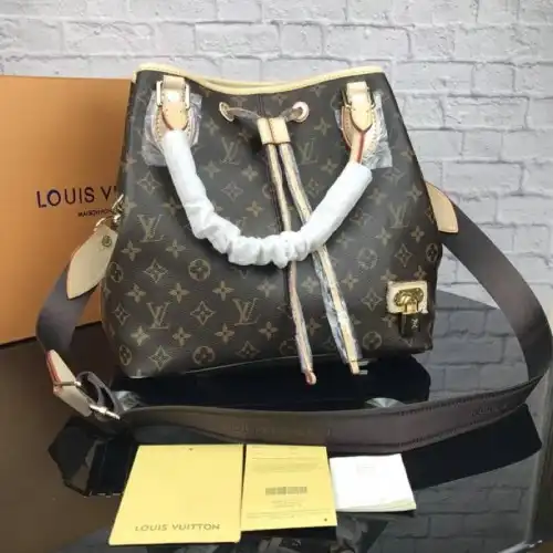 LV Bags 19T1L0132