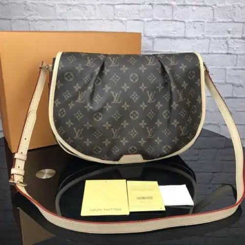 LV Bags 19T1L0135