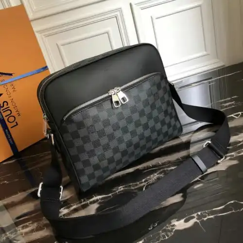 LV Bags 19T1L0166