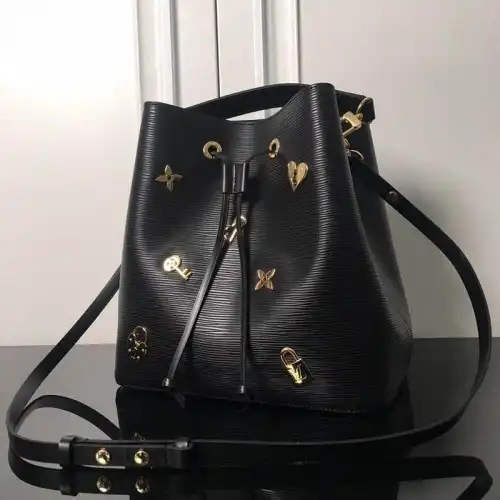 Louis Vuitton Bags 19T1L0173