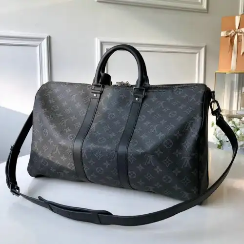 LV Bags 19T1L0198