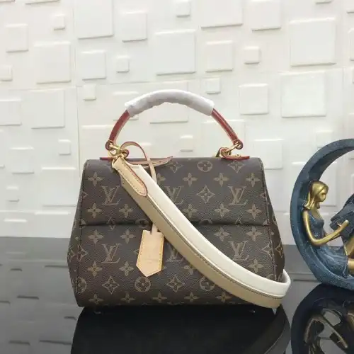 LV Bags 19T1L0227