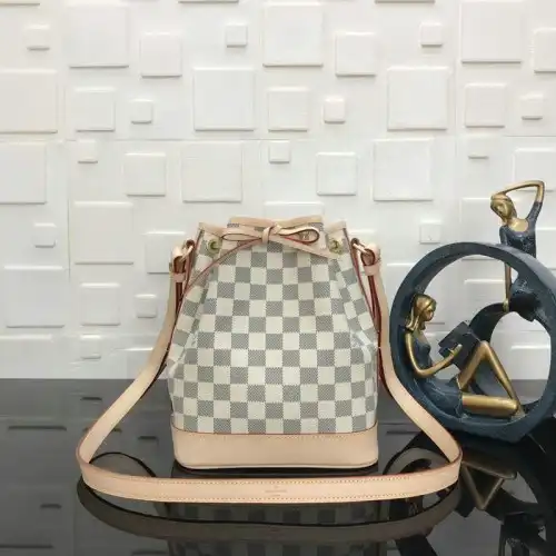 Fashionrepsfam ru LV Bags 19T1L0229