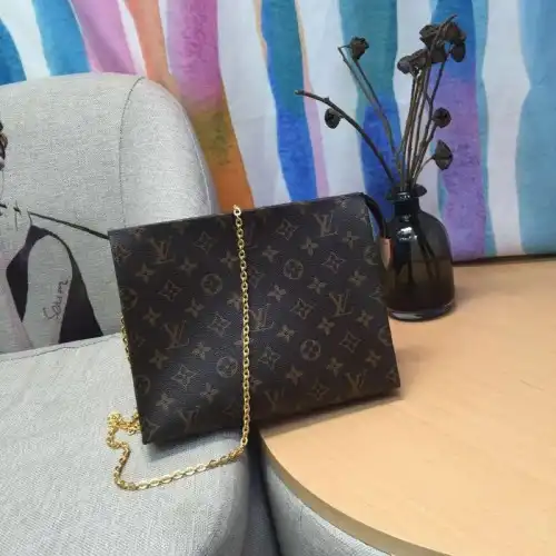 LV Bags 19T1L0233