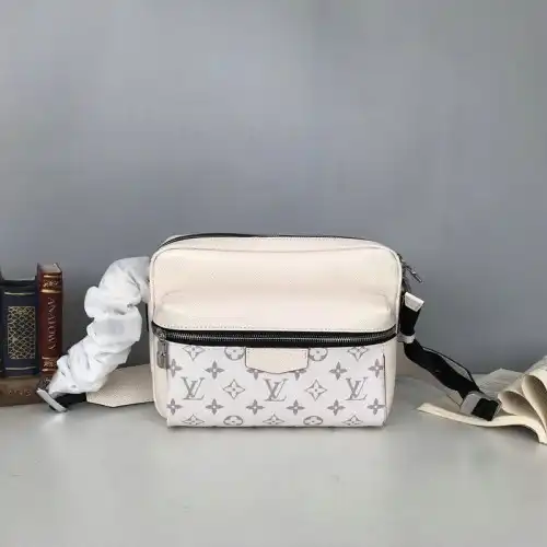 FASH LOUIS VUITTON Bags 19T1L0284