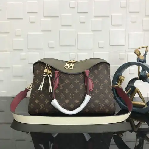 LV Bags 19T1L0332