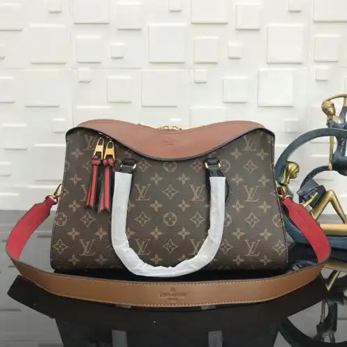 LV Bags 19T1L0335