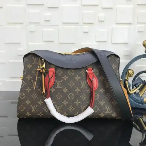 LV Bags 19T1L0336