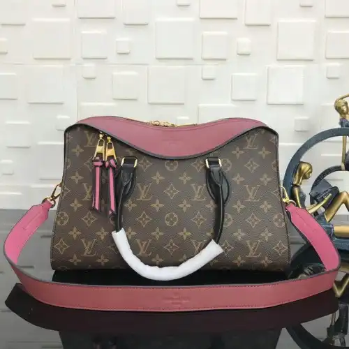 LV Bags 19T1L0337