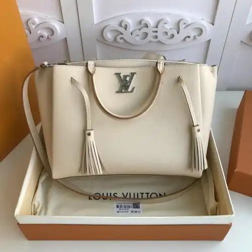 LV Bags 19T1L0340