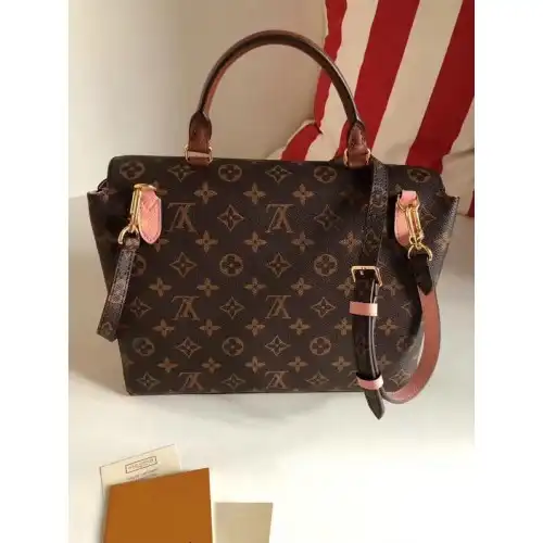 LV Bags 19T1L0388