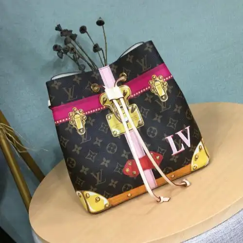 LV Bags 19T1L0394