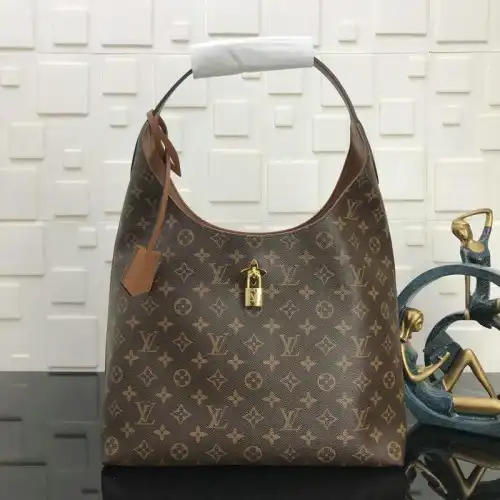 LV Bags 19T1L0398