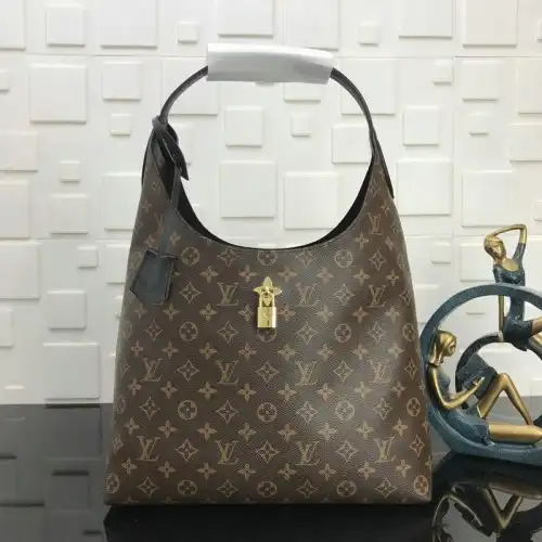 LV Bags 19T1L0400