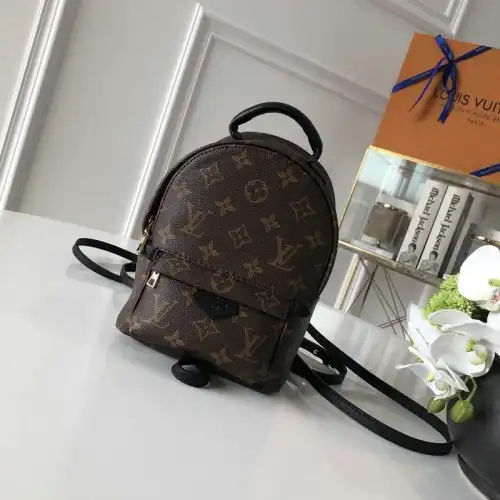 LV Bags 19T1L0424