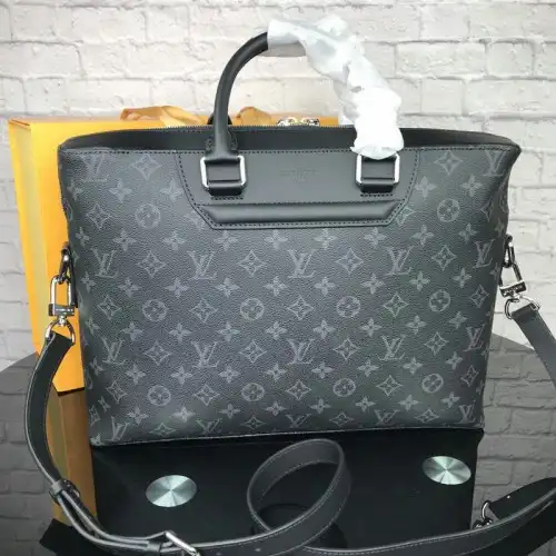 LV Bags 19T1L0452