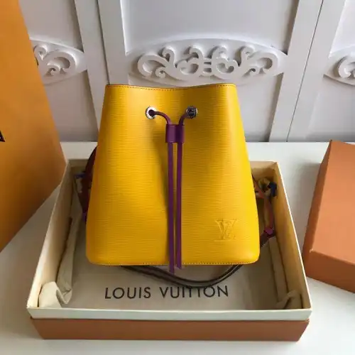 LV Bags 19T1L0460