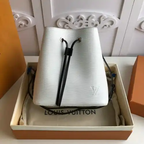 LV Bags 19T1L0463