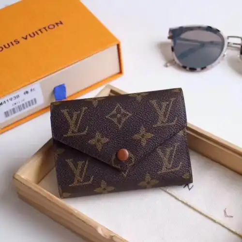 LV Bags 19T1L0479