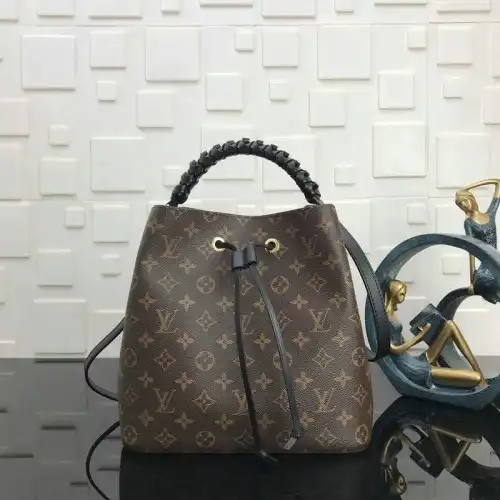 LV Bags 19T1L0489