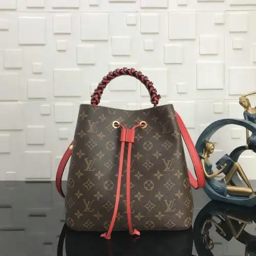 LV Bags 19T1L0490