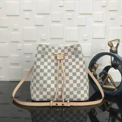 LV Bags 19T1L0499