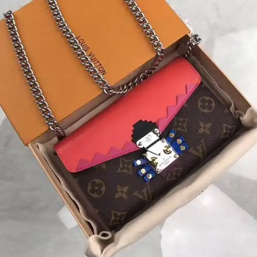 LV Bags 19T1L0517