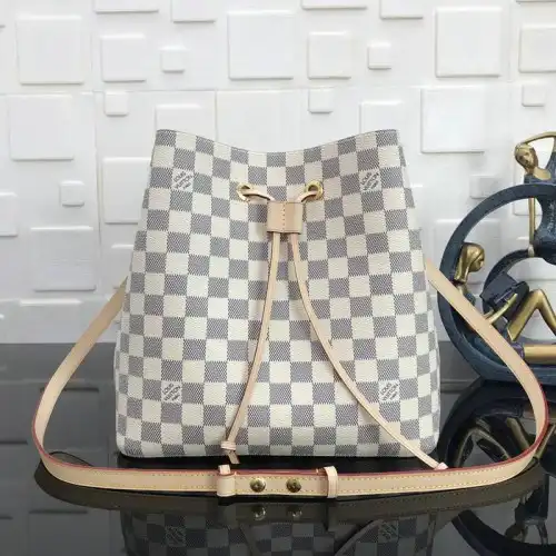 LV Bags 19T1L0528