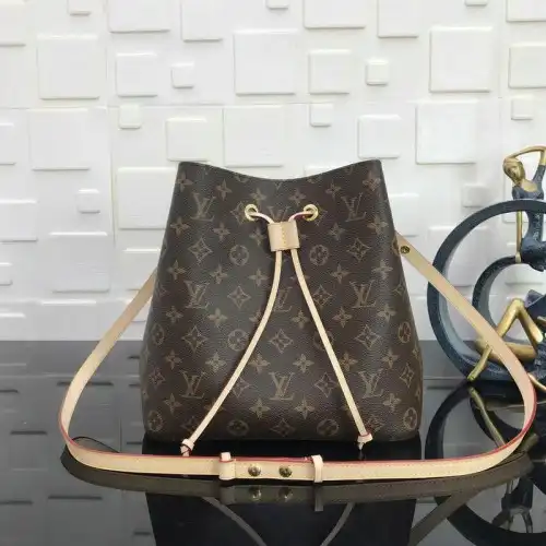 LV Bags 19T1L0529