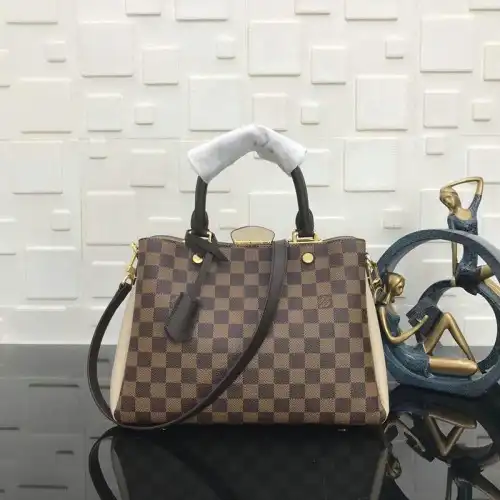 LV Bags 19T1L0547