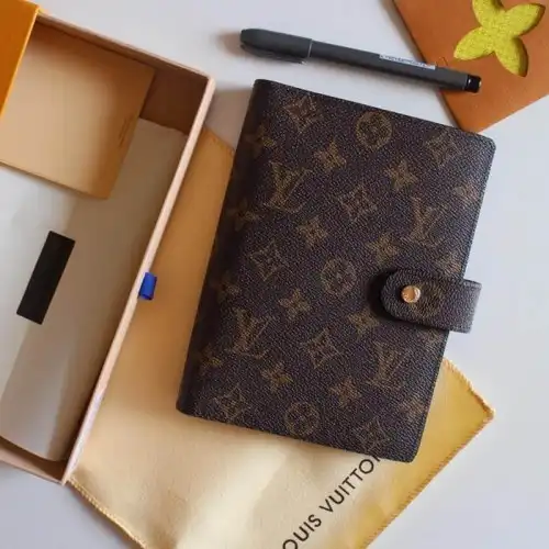 LV Bags 19T1L0554