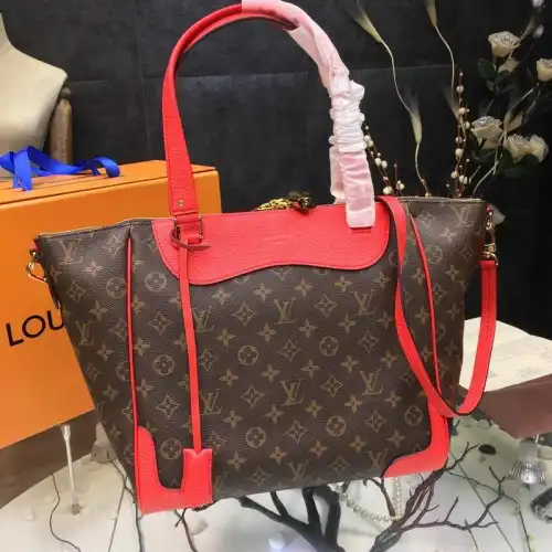 LV Bags 19T1L0608