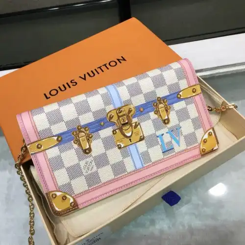 LV Bags 19T1L0616